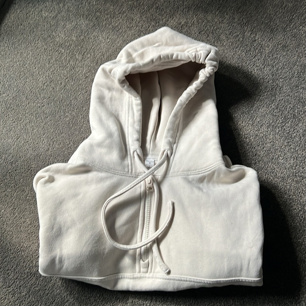 ALO cream sweatshirt